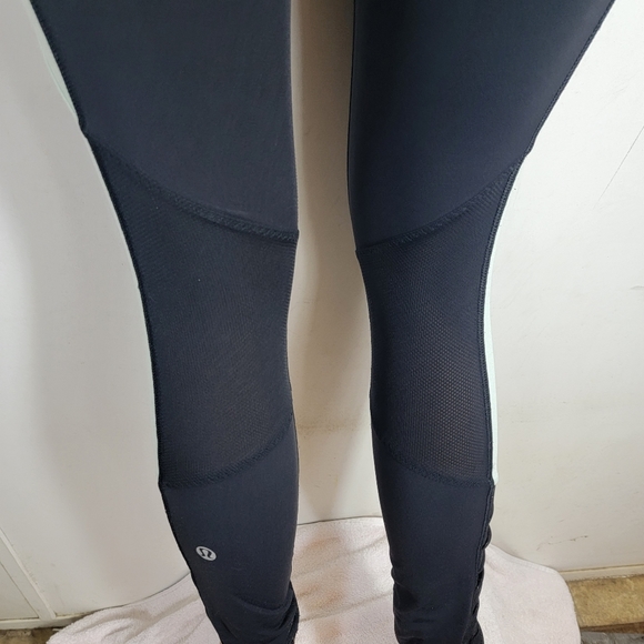 Lululemon Run: Get Up And Glow Tight - Picture 4 of 7